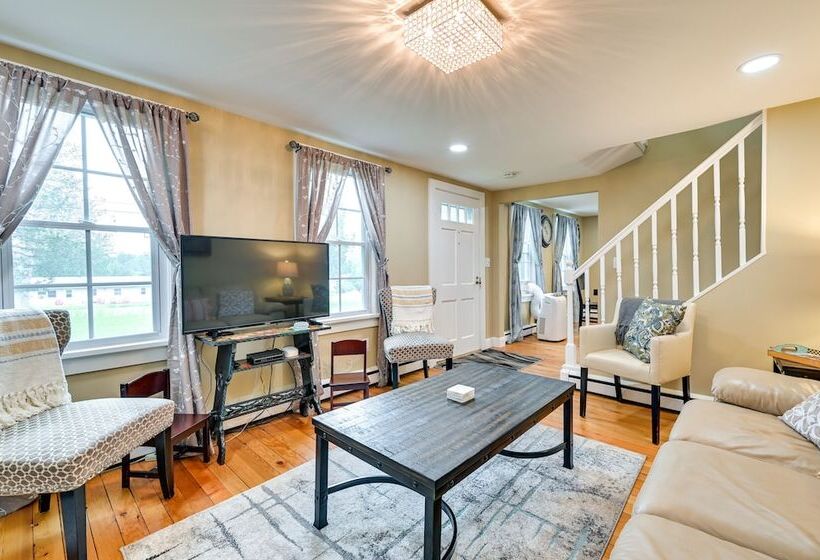 Charming East Durham Home   2 Mi To Water Park