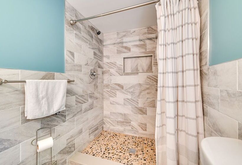 Charming East Durham Home   2 Mi To Water Park