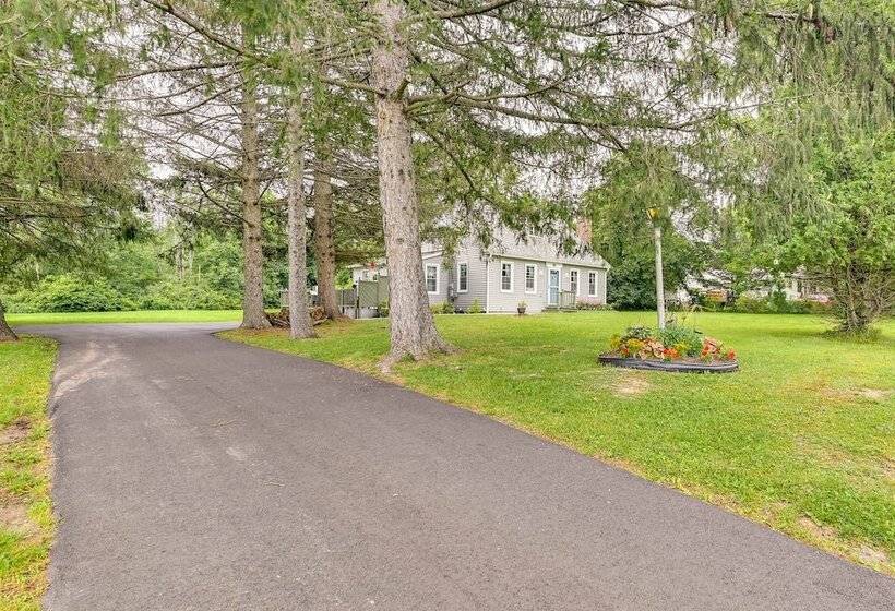 Charming East Durham Home   2 Mi To Water Park