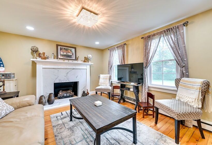 Charming East Durham Home   2 Mi To Water Park