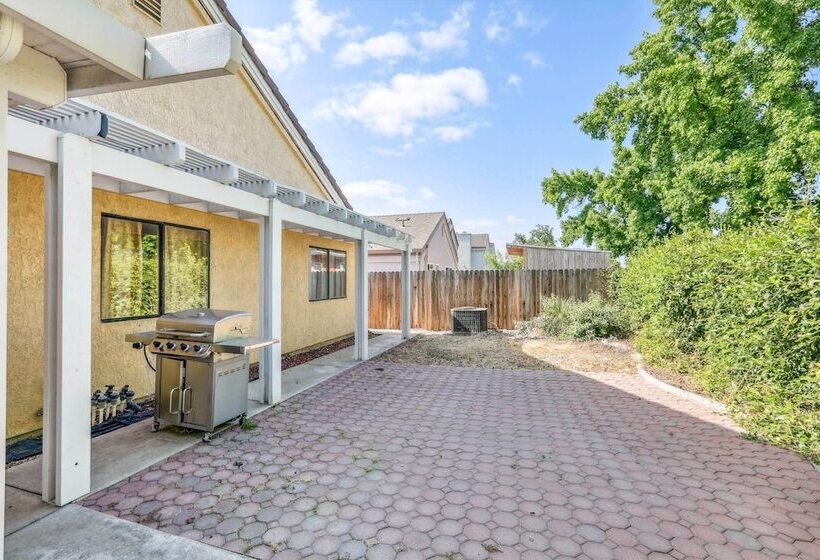 Charming Elk Grove Home   15 Mi To Sacramento!