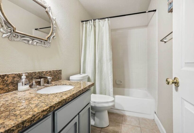 Charming Elk Grove Home   15 Mi To Sacramento!