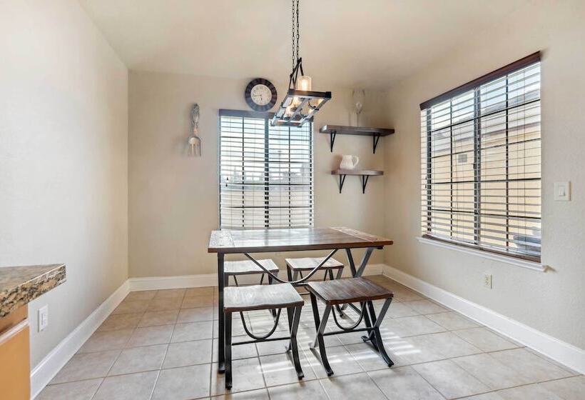 Charming Elk Grove Home   15 Mi To Sacramento!