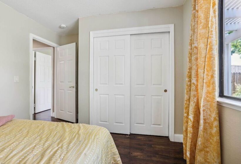 Charming Elk Grove Home   15 Mi To Sacramento!