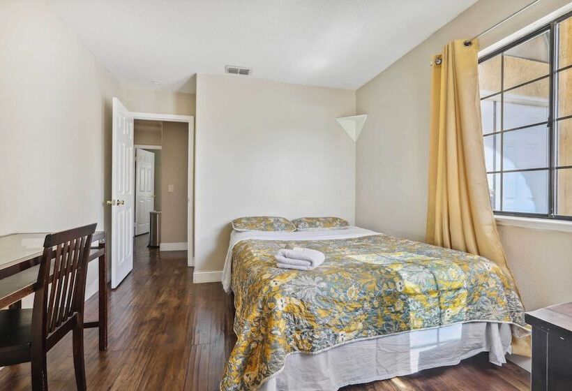 Charming Elk Grove Home   15 Mi To Sacramento!