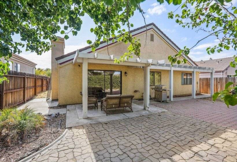 Charming Elk Grove Home   15 Mi To Sacramento!