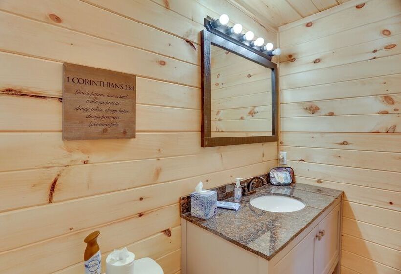 Mtn View Gem: Flat Rock Retreat W/ Deck & Grill!