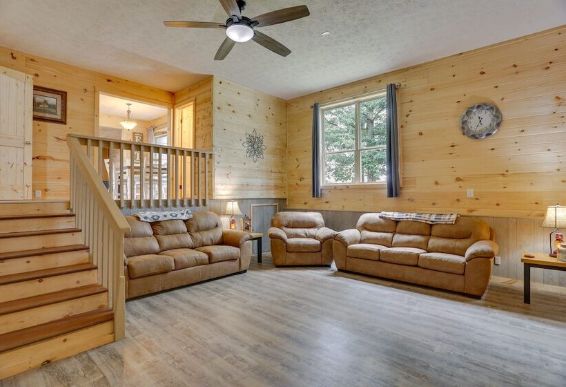 Mtn View Gem: Flat Rock Retreat W/ Deck & Grill!