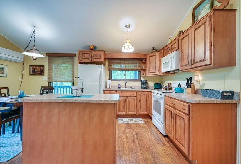 Charming Hedgesville Retreat W/ Deck + Fireplace!