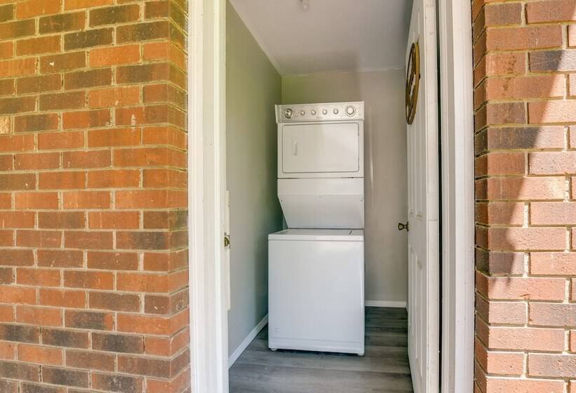 Charming Jonesville Home W/ Grill   Near Wineries!