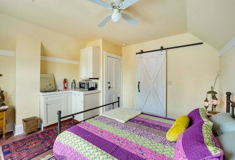 Charming La Conner Vacation Home W/ Fireplace!