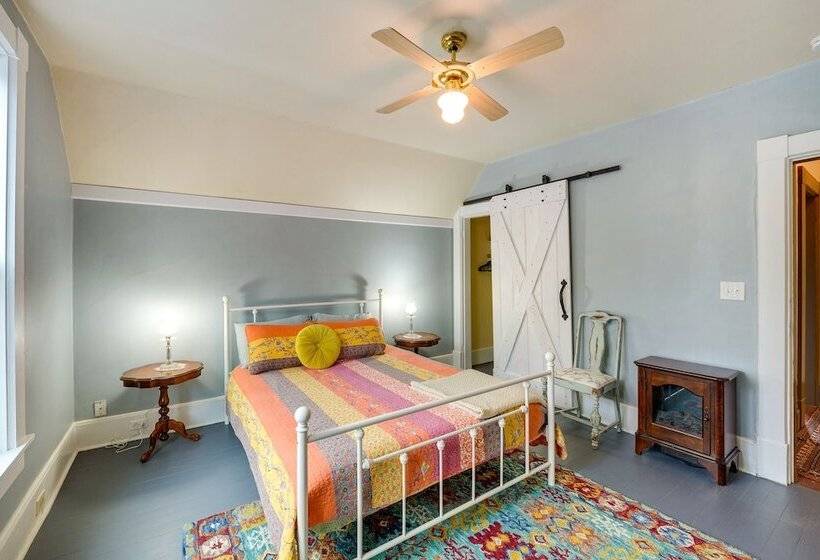 Charming La Conner Vacation Home W/ Fireplace!