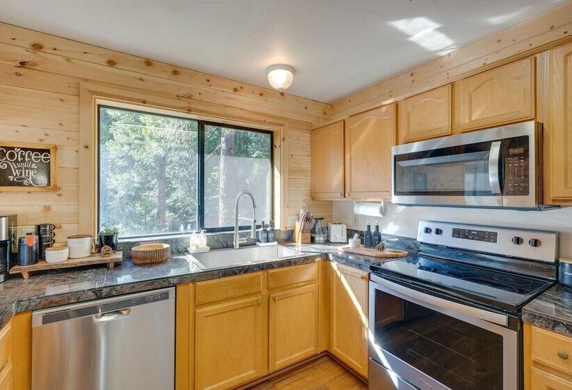 Hike, Ski & Unwind: Cabin W/ Hot Tub In Pioneer!