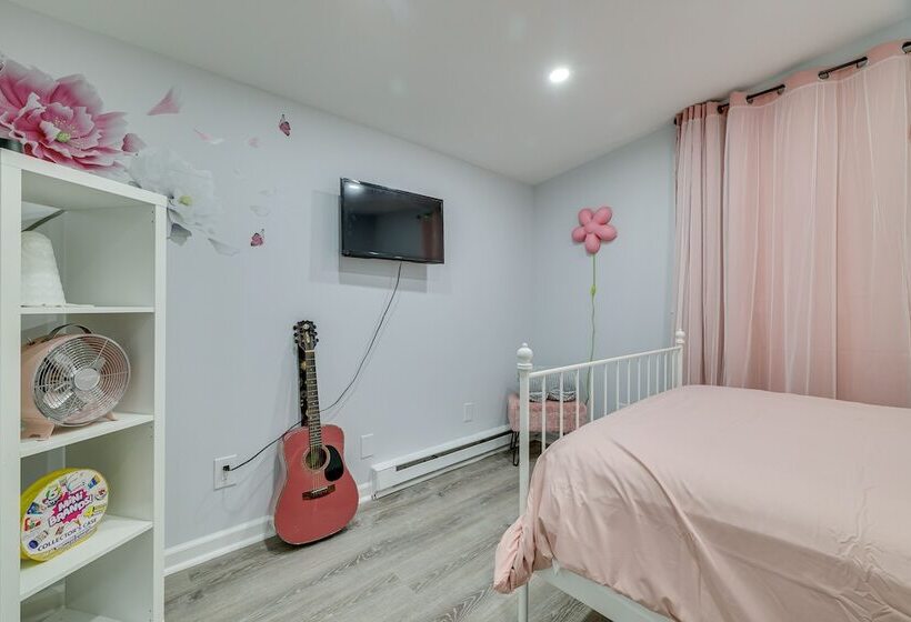 Community Perks: Family Poconos Home W/ Deck!