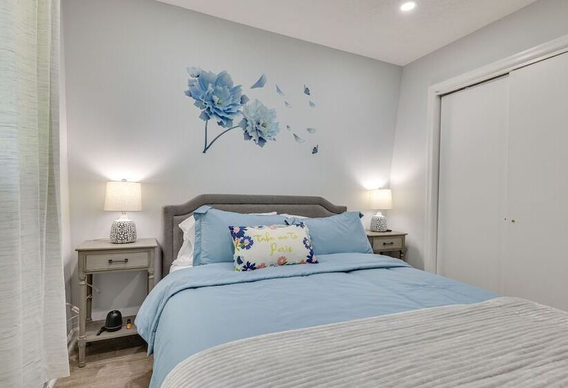 Community Perks: Family Poconos Home W/ Deck!