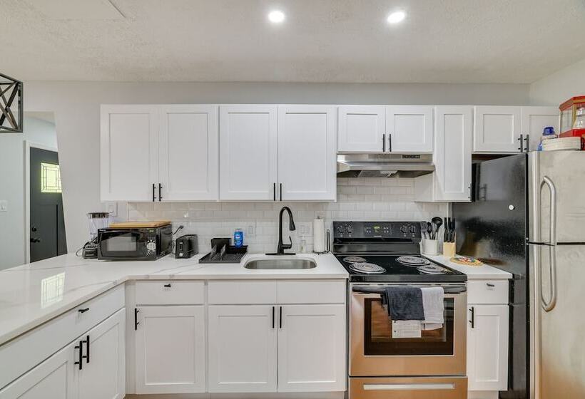 Community Perks: Family Poconos Home W/ Deck!