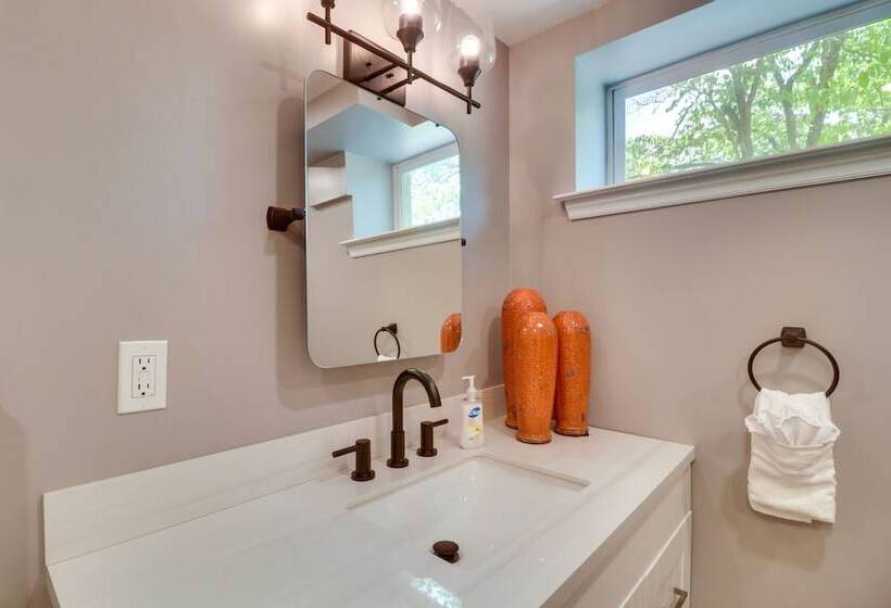 Charming Retreat In Charlottesville W/ Deck!