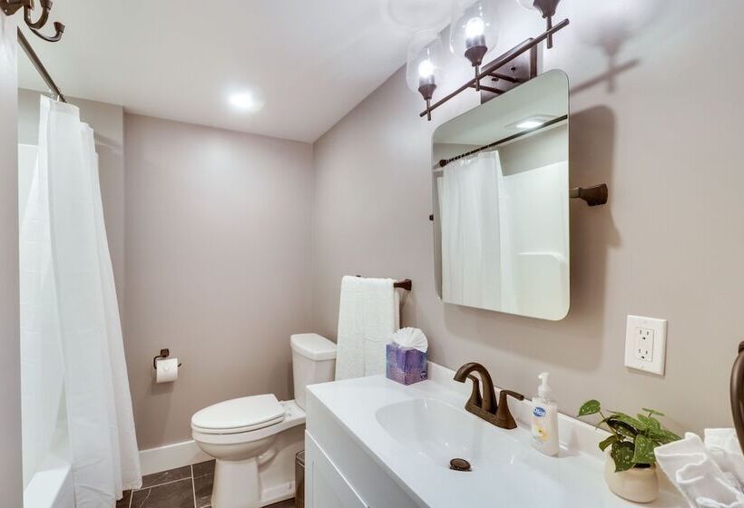 Charming Retreat In Charlottesville W/ Deck!