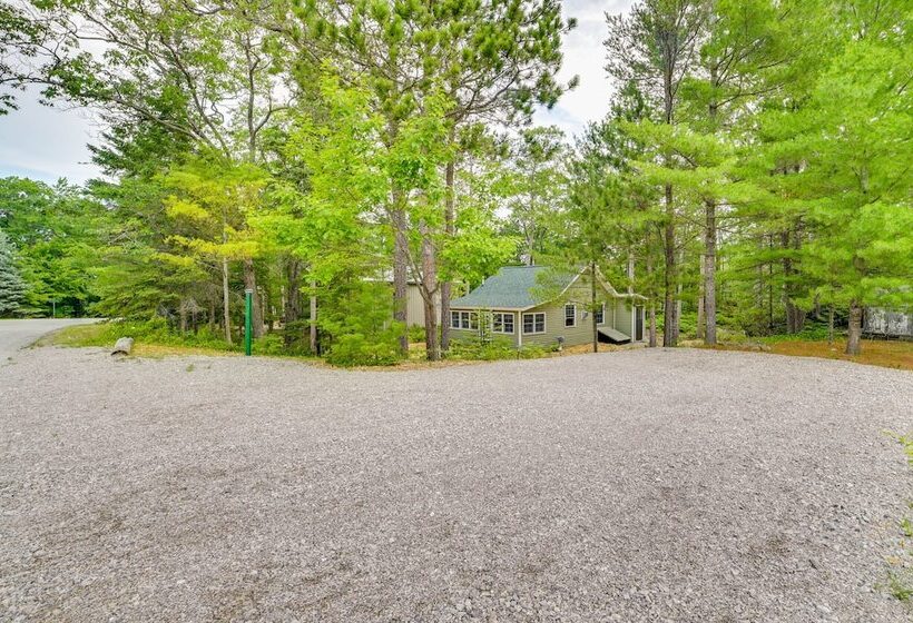 Enchanted Lake Huron Cottage W/ Beach Access!