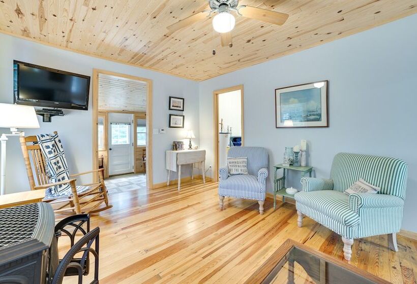 Enchanted Lake Huron Cottage W/ Beach Access!