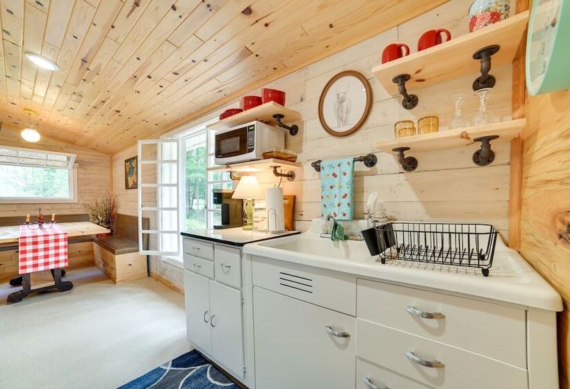 Enchanted Lake Huron Cottage W/ Beach Access!