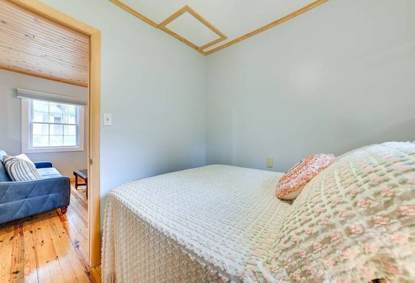 Enchanted Lake Huron Cottage W/ Beach Access!