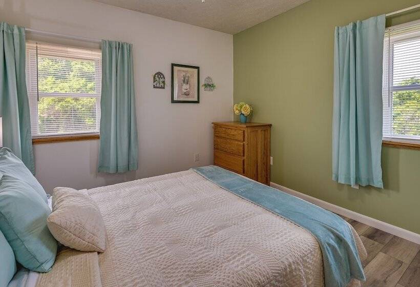 Charming Smiths Grove Home Near Cave Tours!