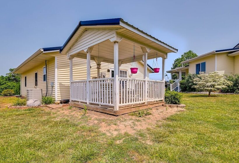 Charming Smiths Grove Home Near Cave Tours!