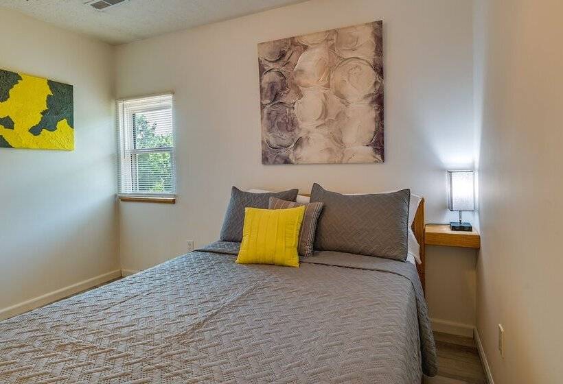 Charming Smiths Grove Home Near Cave Tours!