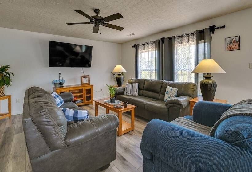 Charming Smiths Grove Home Near Cave Tours!