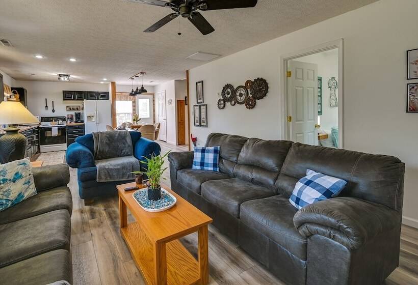 Charming Smiths Grove Home Near Cave Tours!