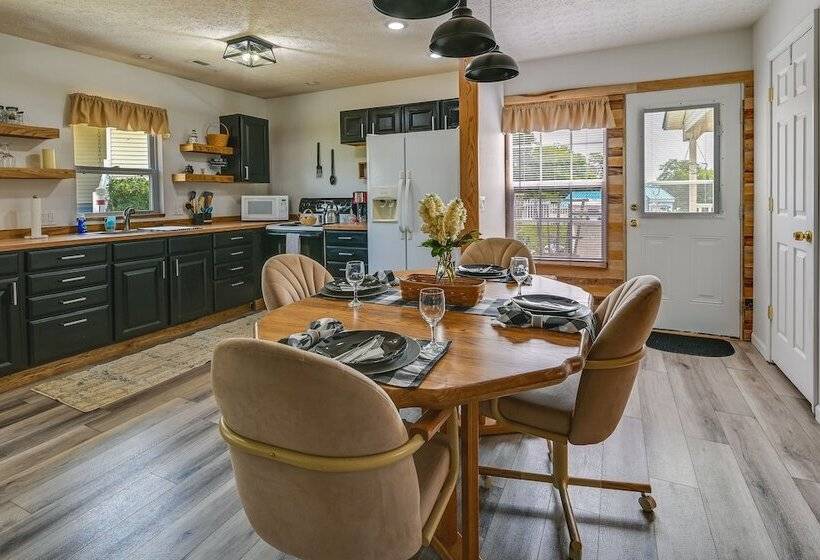 Charming Smiths Grove Home Near Cave Tours!