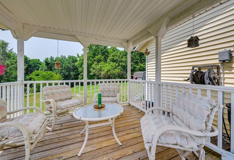 Charming Smiths Grove Home Near Cave Tours!