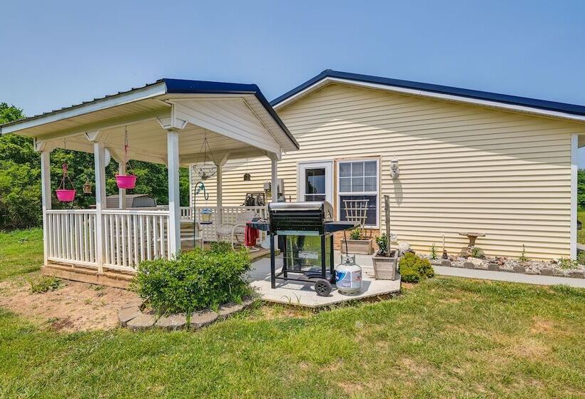 Charming Smiths Grove Home Near Cave Tours!