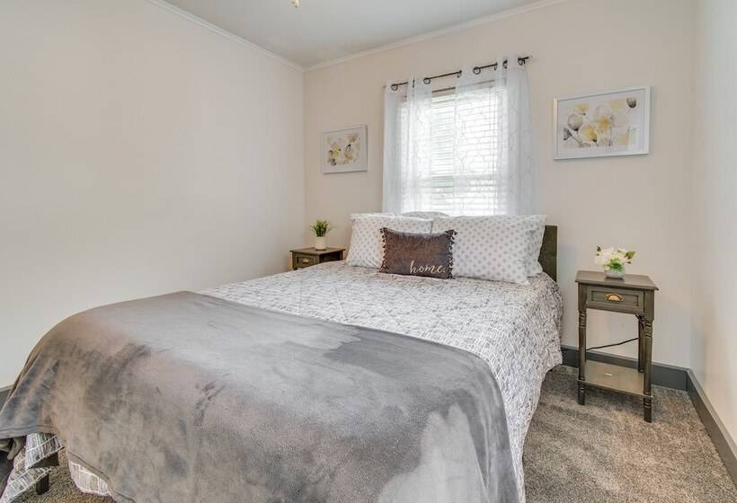 Charming Springfield Home: 2 Mi To Downtown