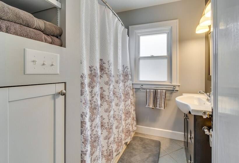 Charming Springfield Home: 2 Mi To Downtown