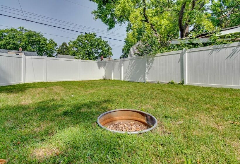 Charming Springfield Home: 2 Mi To Downtown