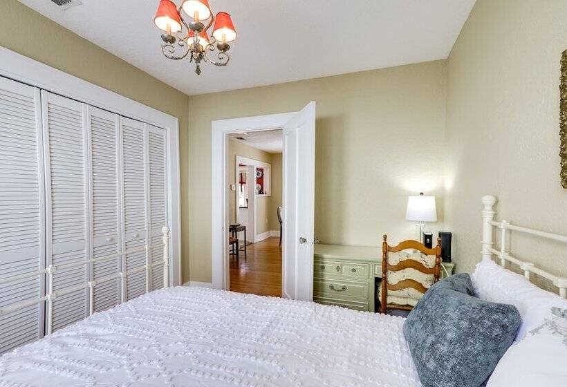 Charming St Petersburg Bungalow 2 Mi To Downtown!