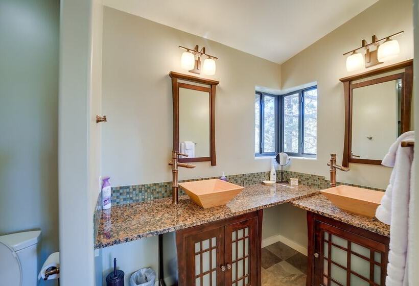 Hot Tub, Fire Pit & Deck: Chic Arizona Retreat