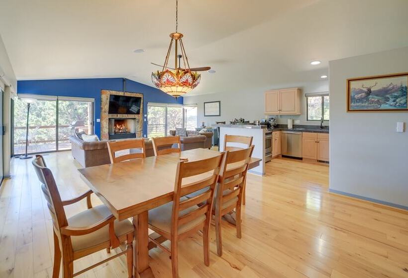 Hot Tub, Fire Pit & Deck: Chic Arizona Retreat