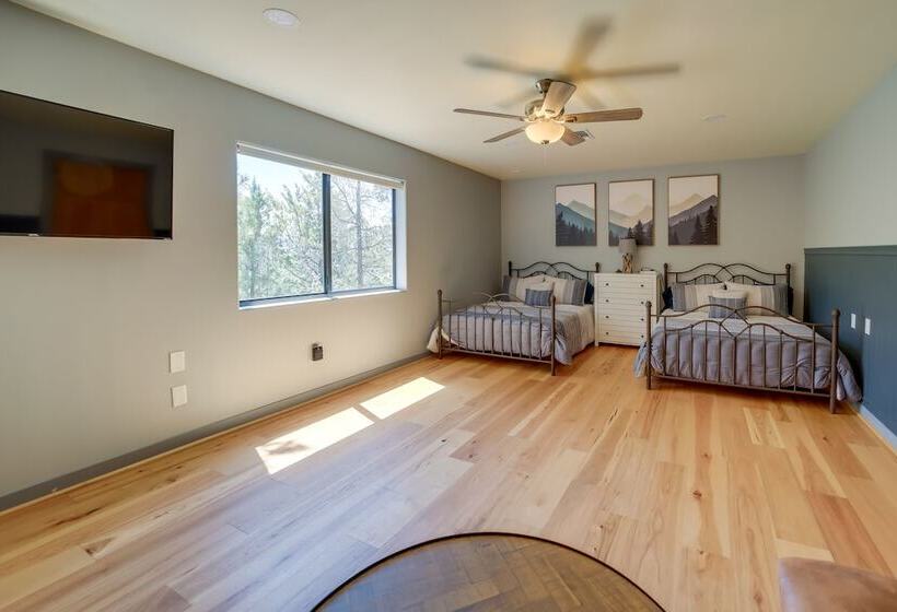 Hot Tub, Fire Pit & Deck: Chic Arizona Retreat