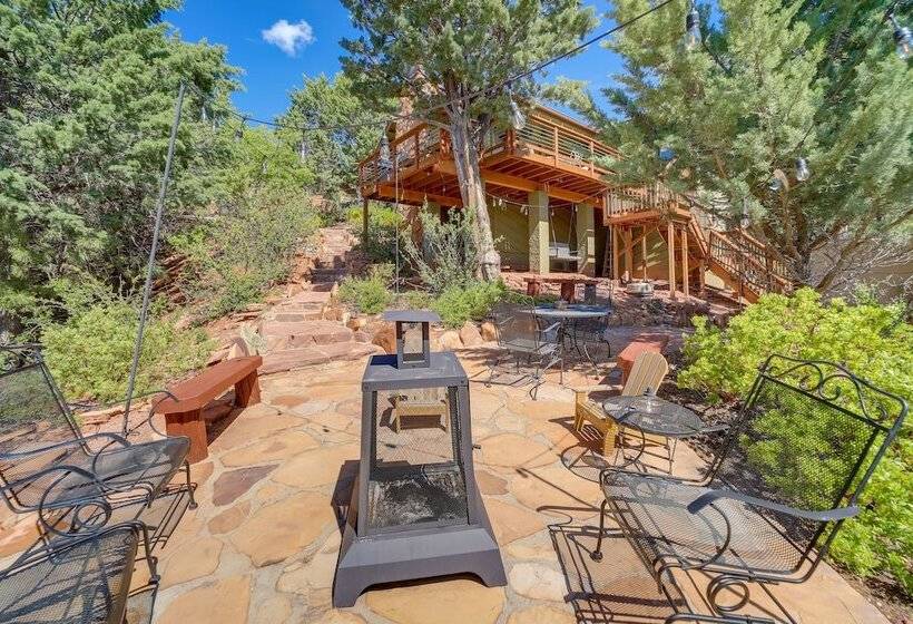 Hot Tub, Fire Pit & Deck: Chic Arizona Retreat