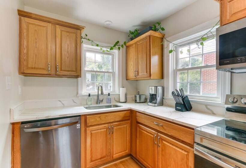 Chic Front Royal Retreat Near Shenandoah River!