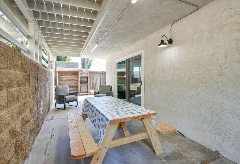 Chic Santa Paula Home W/ Mountain & City Views!