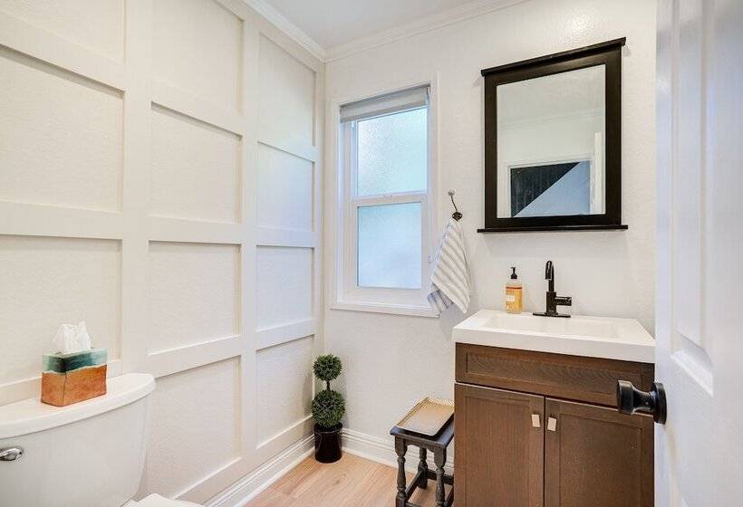 Chic Santa Paula Home W/ Mountain & City Views!