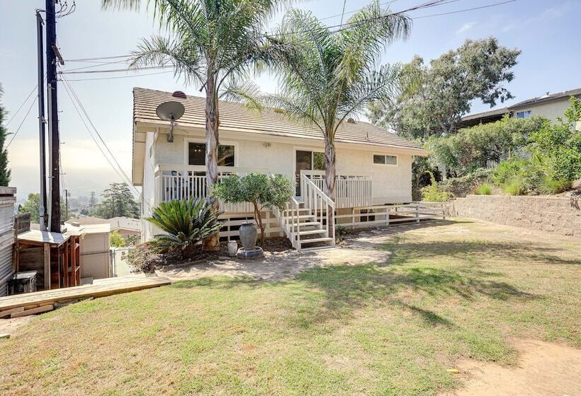 Chic Santa Paula Home W/ Mountain & City Views!