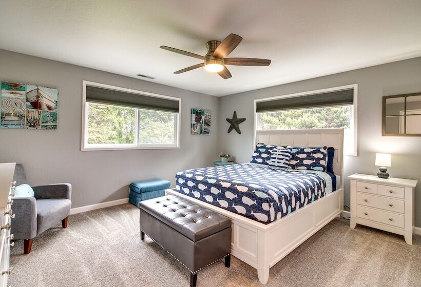 Coastal Bandon Vacation Rental: Walk To Beach!