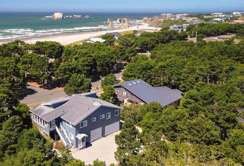 Coastal Bandon Vacation Rental: Walk To Beach!