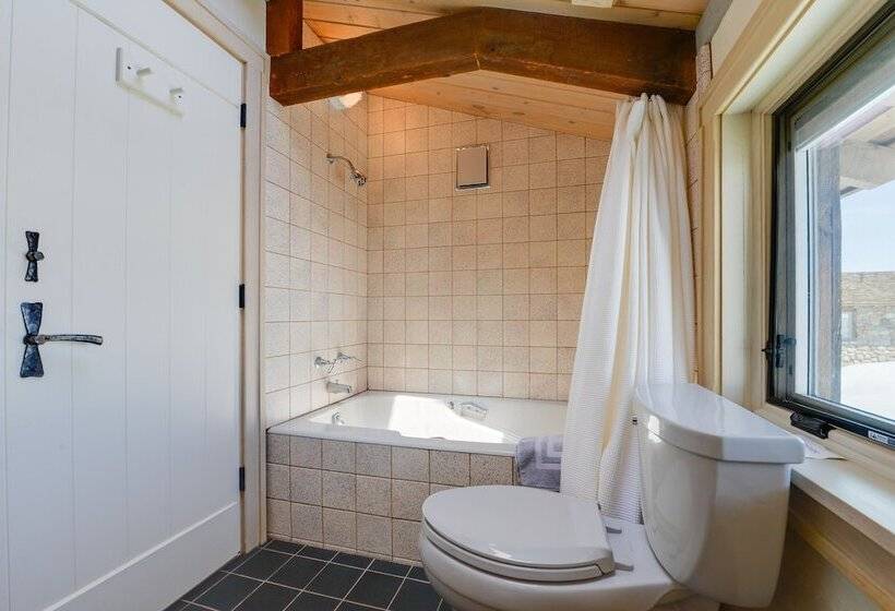 Cora Home W/ Mountain Views   Fishing On Site!