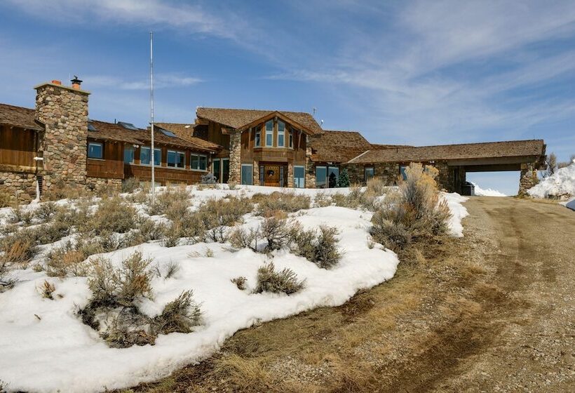 Cora Home W/ Mountain Views   Fishing On Site!